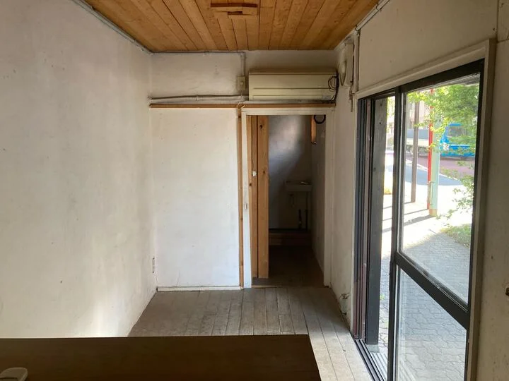 物販の居抜き物件の内装