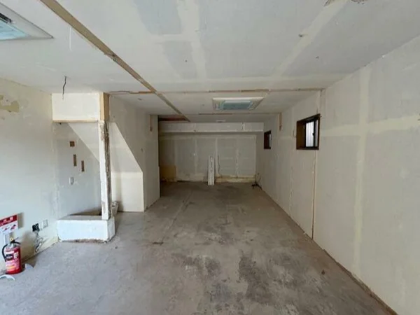 貸店舗(スケルトン)の内装