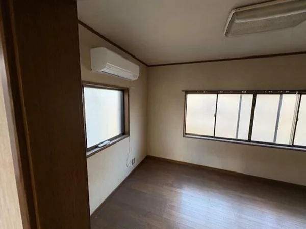 柴崎のスケルトン店舗物件の内装