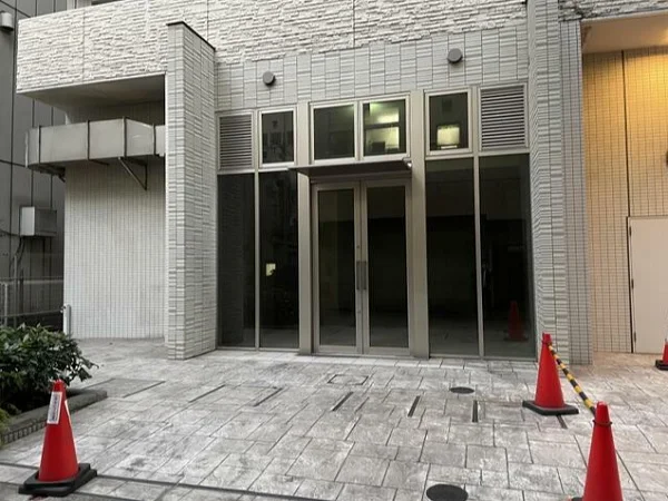 千葉のスケルトン物件のエントランス