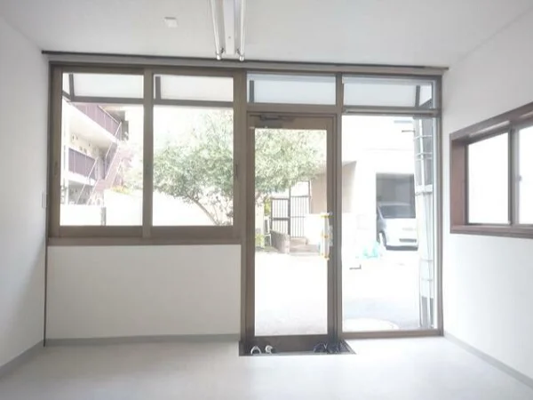 本八幡の事務所仕様店舗物件の内装