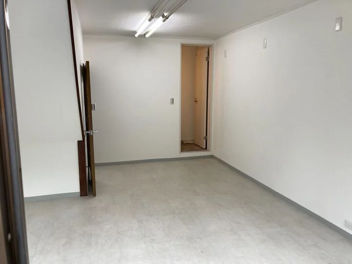 本八幡の事務所仕様物件の内装