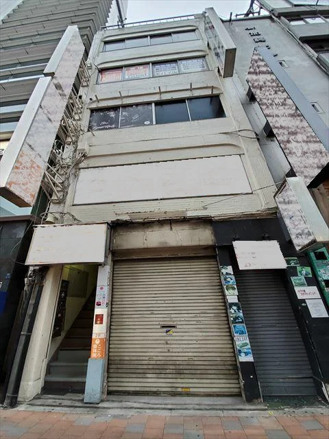 新宿の物販居抜きの外観