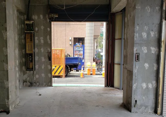 貸店舗(スケルトン)の内装