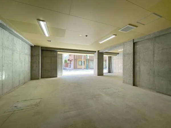 元住吉のスケルトン店舗物件の内装