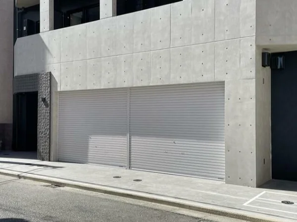 元住吉のスケルトン店舗物件のエントランス