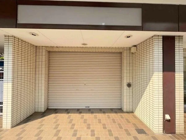 奥沢の事務所仕様物件のエントランス