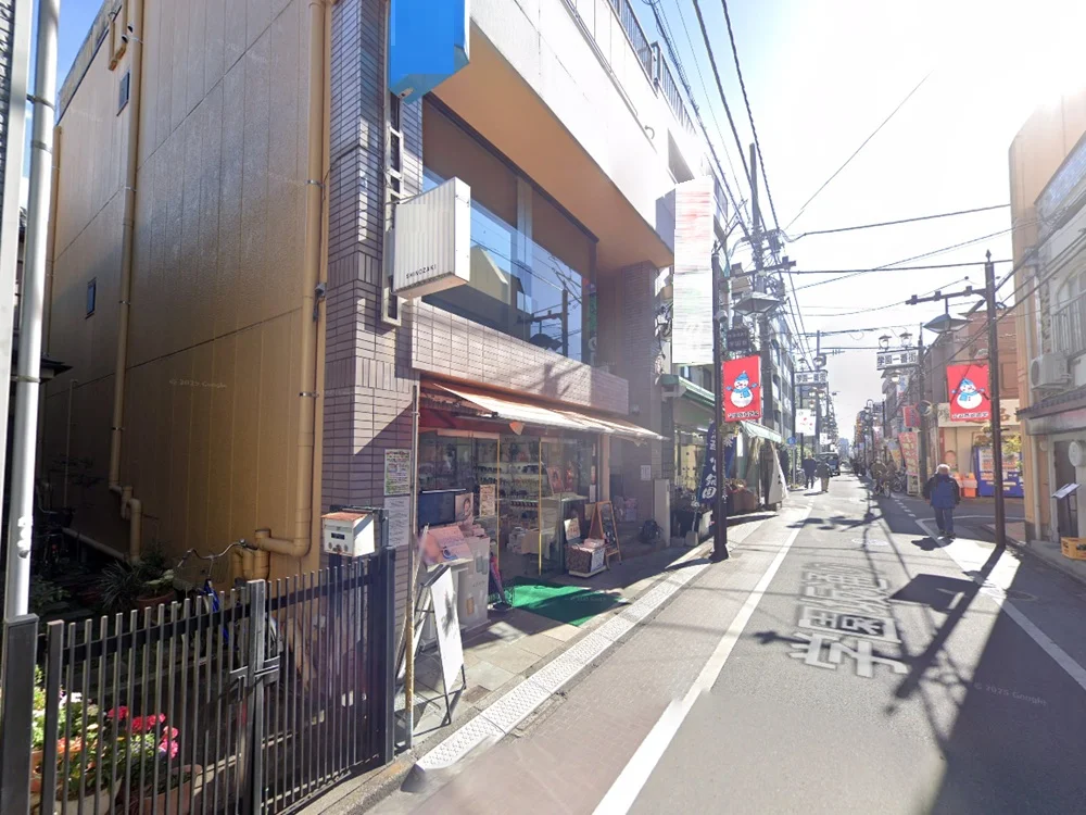 一橋学園の物販居抜きの外観