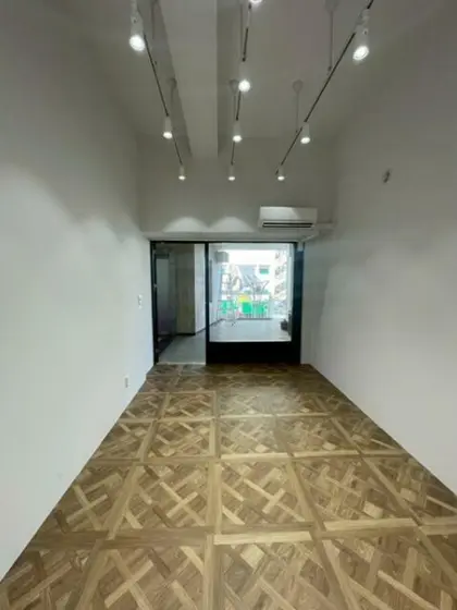 経堂の事務所仕様店舗物件の内装