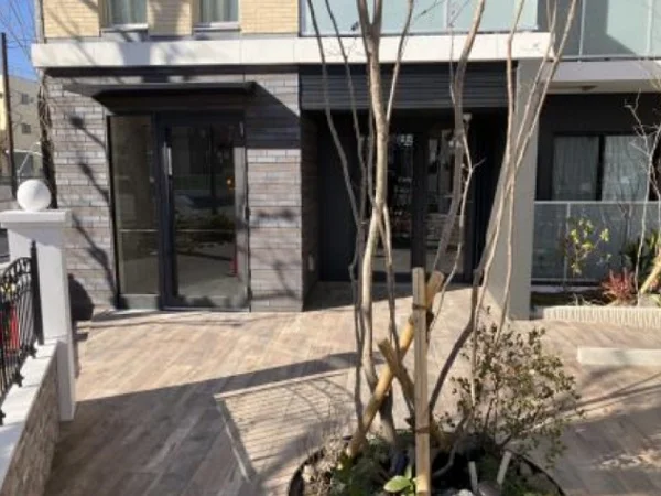 荻窪のスケルトン物件のエントランス