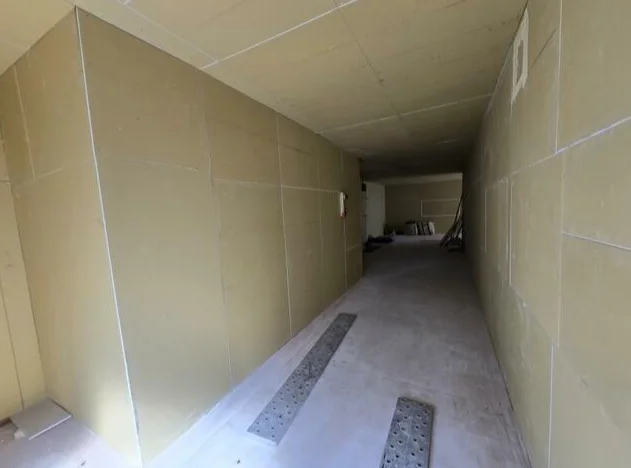 貸店舗(スケルトン)の内装