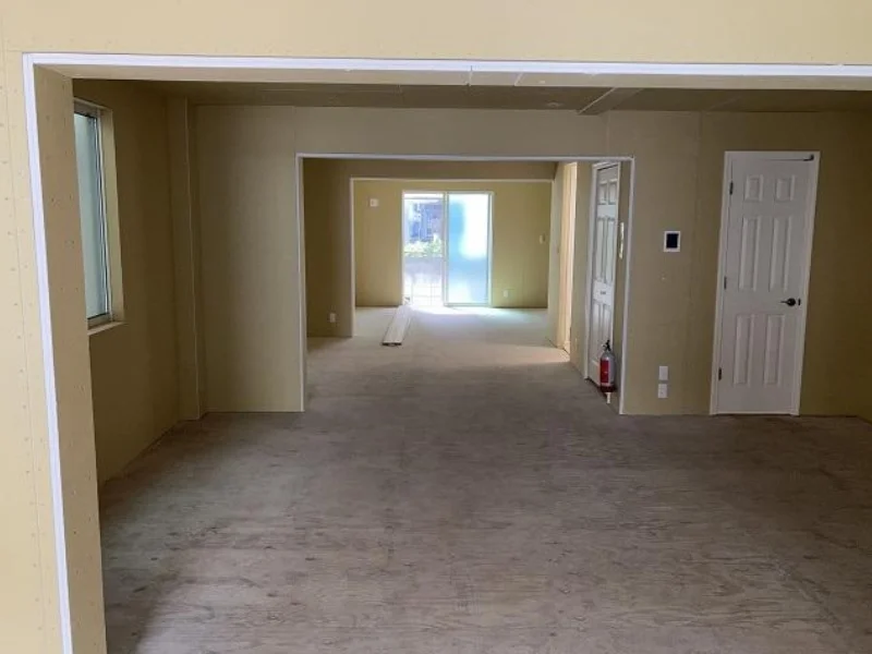 西川口のスケルトン店舗物件の内装