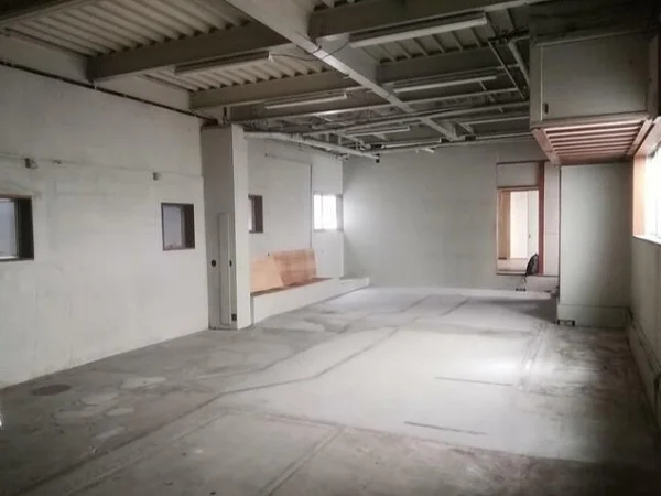 吉野町のスケルトン店舗物件の内装