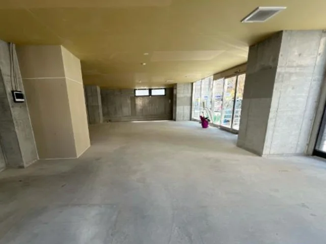 貸店舗(スケルトン)の内装