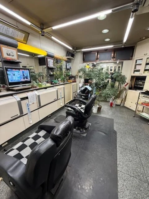 美容室・理容室の居抜き物件の内装