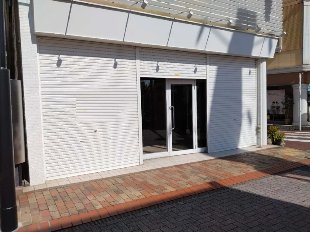 貸店舗(スケルトン)のエントランス