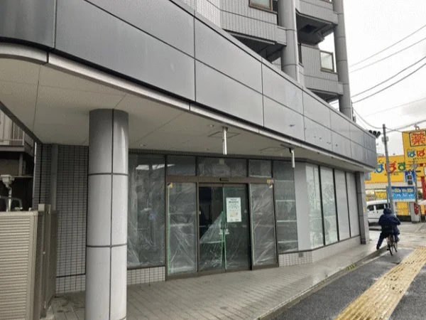 竹ノ塚のスケルトン物件のエントランス