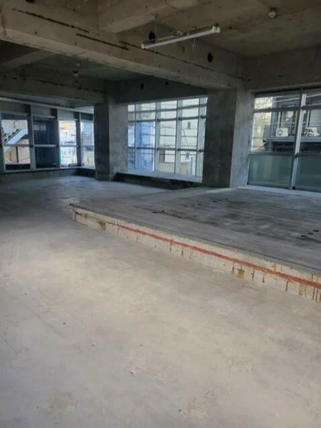 恵比寿のスケルトン店舗物件の内装