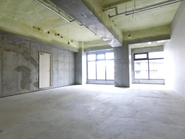 駒沢大学のスケルトン店舗物件の内装