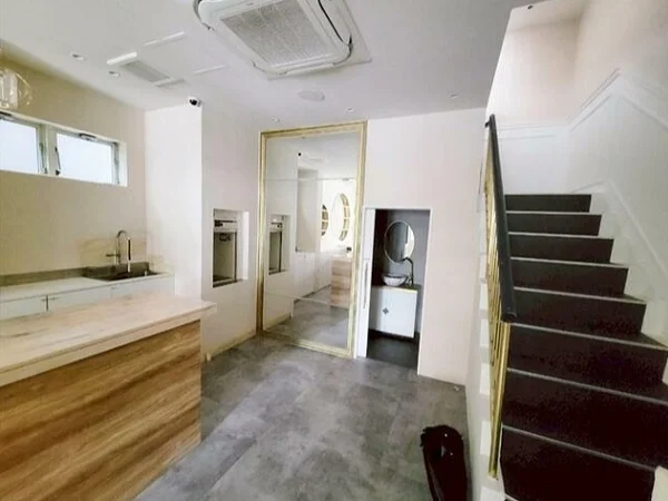 表参道の居抜き店舗の内装