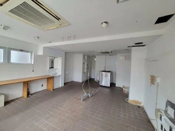 表参道のカフェ・喫茶店居抜きの内装