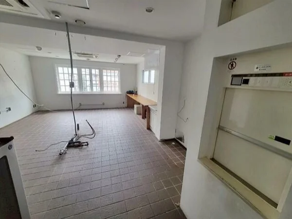 表参道のカフェ・喫茶店居抜きの内装