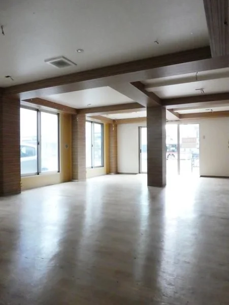 貸店舗(スケルトン)の内装