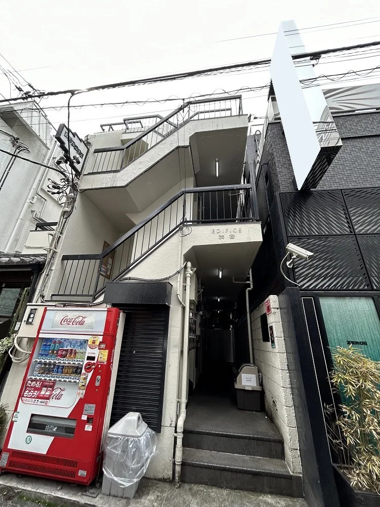 神泉の事務所仕様店舗物件の外観