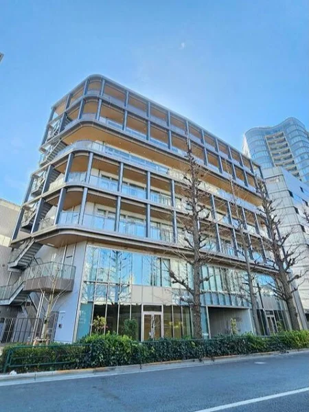 代々木のスケルトン店舗物件の外観