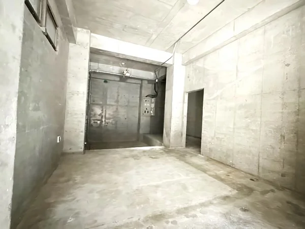 麻布十番のスケルトン物件の内装