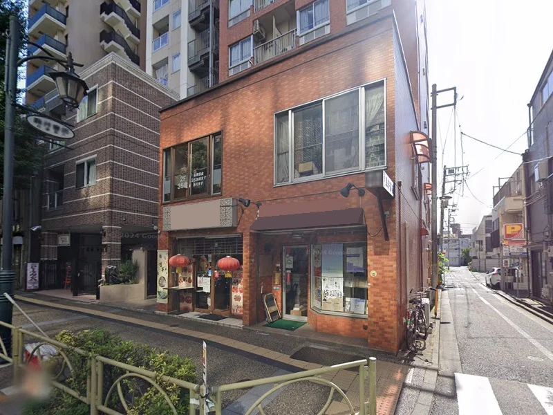 東大前のスケルトン店舗物件の外観