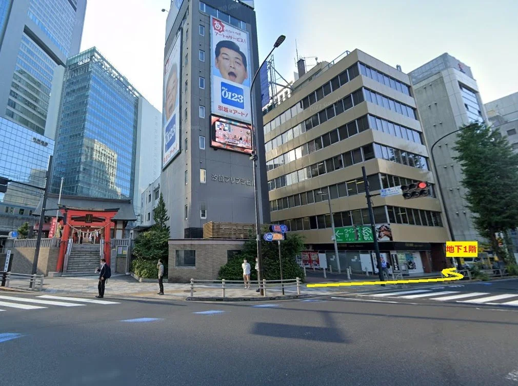 新橋の事務所仕様店舗物件の外観