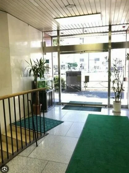 貸店舗(事務所仕様)のエントランス