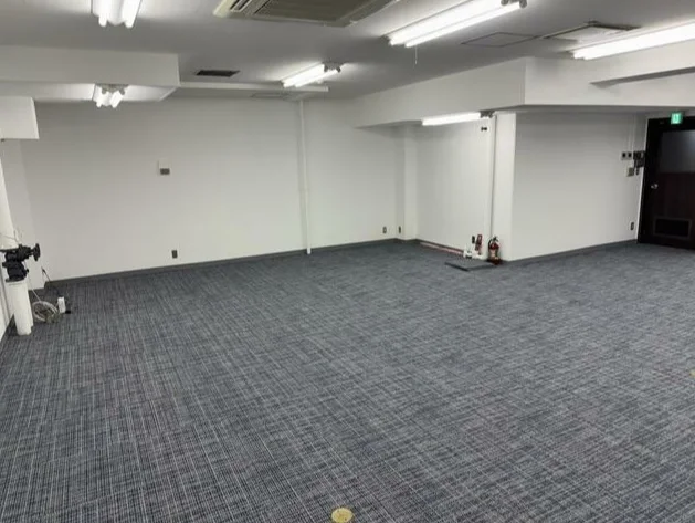 新橋の事務所仕様店舗物件の内装