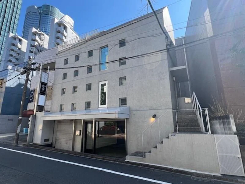 六本木の事務所仕様店舗物件の外観