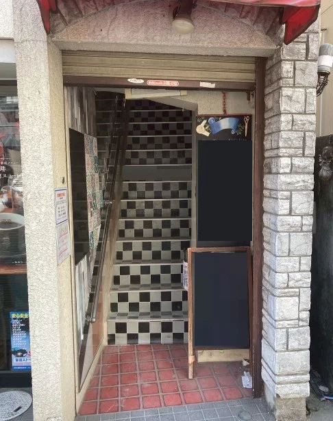 亀有のスケルトン店舗物件のエントランス