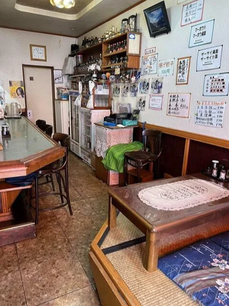 衣笠の中華料理居抜きの内装