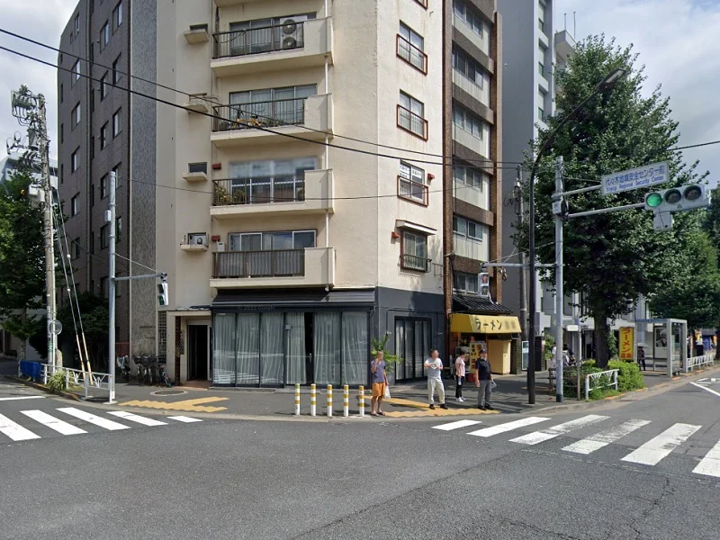 参宮橋の事務所仕様物件のエントランス