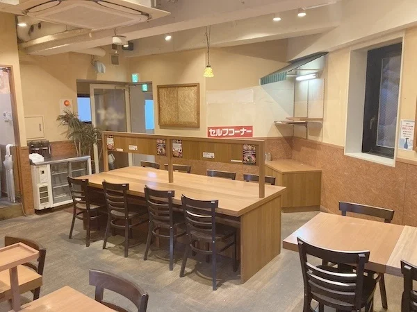 三鷹の定食屋居抜きの内装