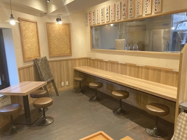 定食屋の居抜き物件の内装