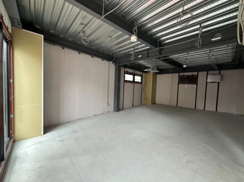 北参道のスケルトン物件の内装