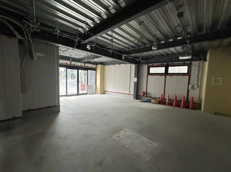 北参道のスケルトン物件の内装