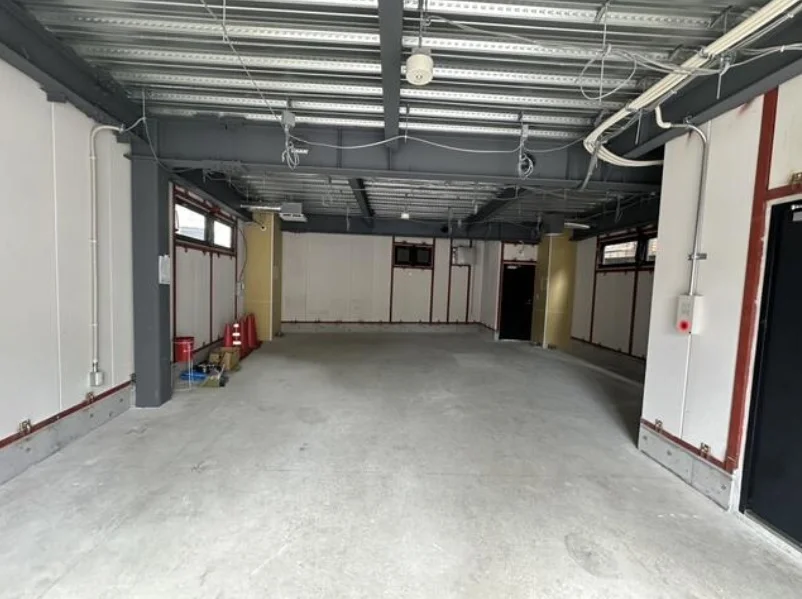 北参道のスケルトン物件の内装