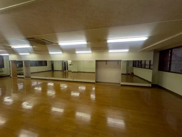 浅草のスケルトン店舗物件の内装