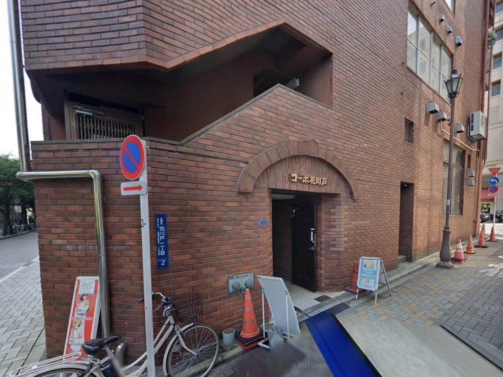 貸店舗(スケルトン)のエントランス