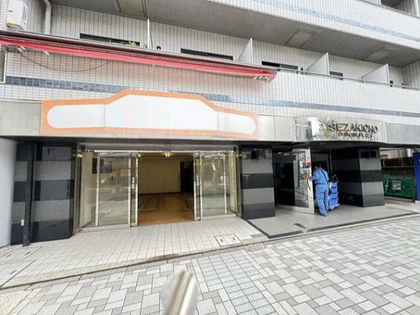 阪東橋の事務所仕様物件の外観