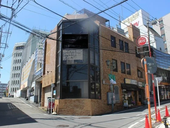 ガールズバーの居抜き物件の外観