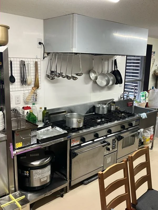 ダイニングバーの居抜き物件の厨房