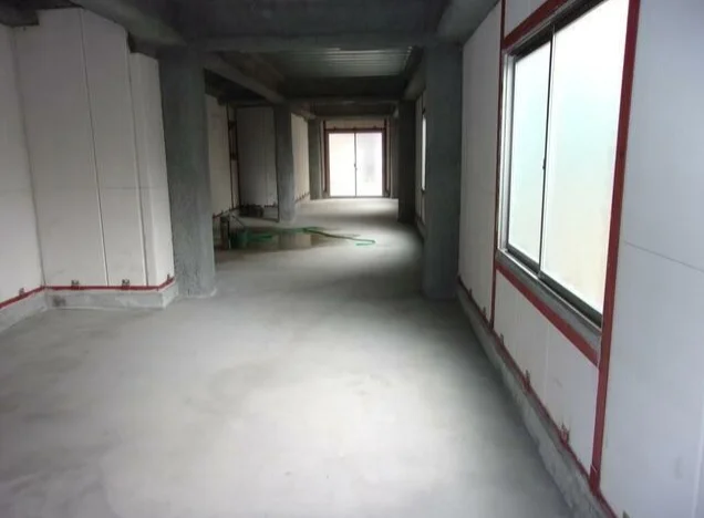 武蔵関のスケルトン店舗物件の内装