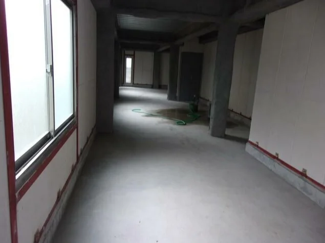 武蔵関のスケルトン店舗物件の内装